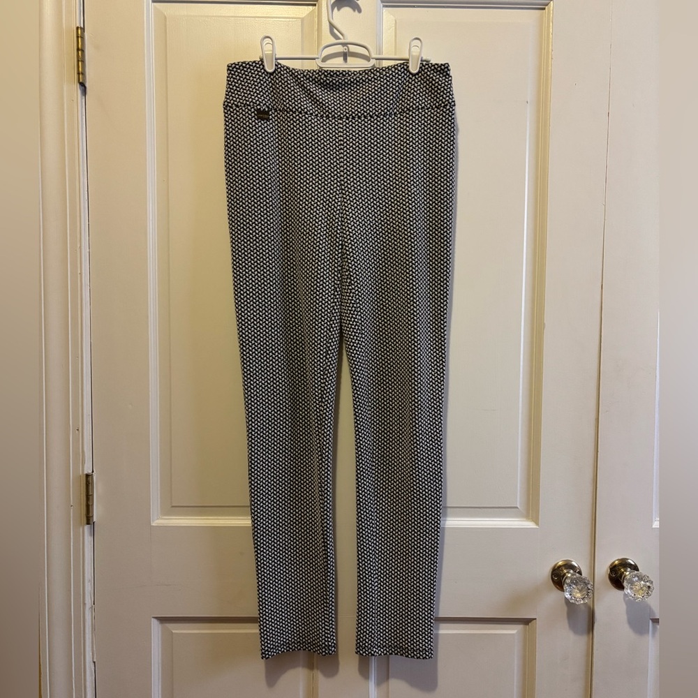Lisette. Patterned Stretch Pants. Black and white.